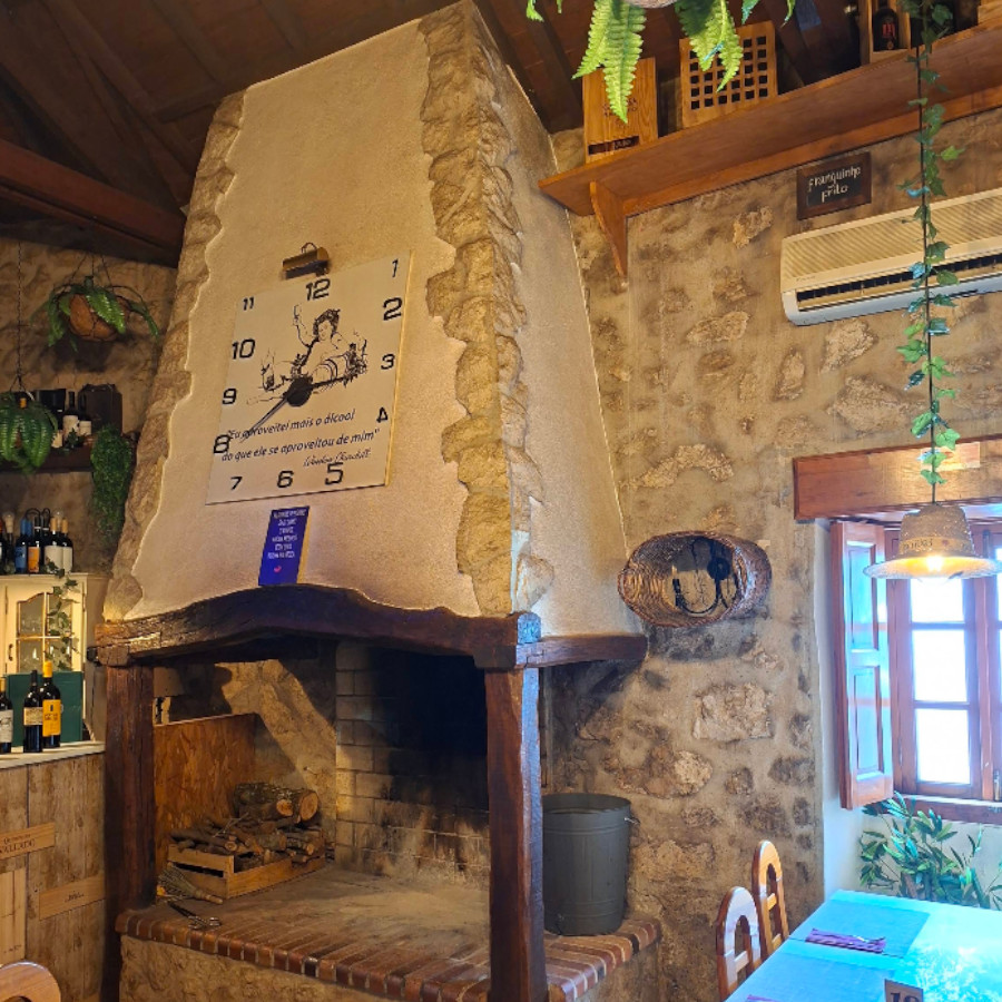 Sala e adega da Taberna do Baco